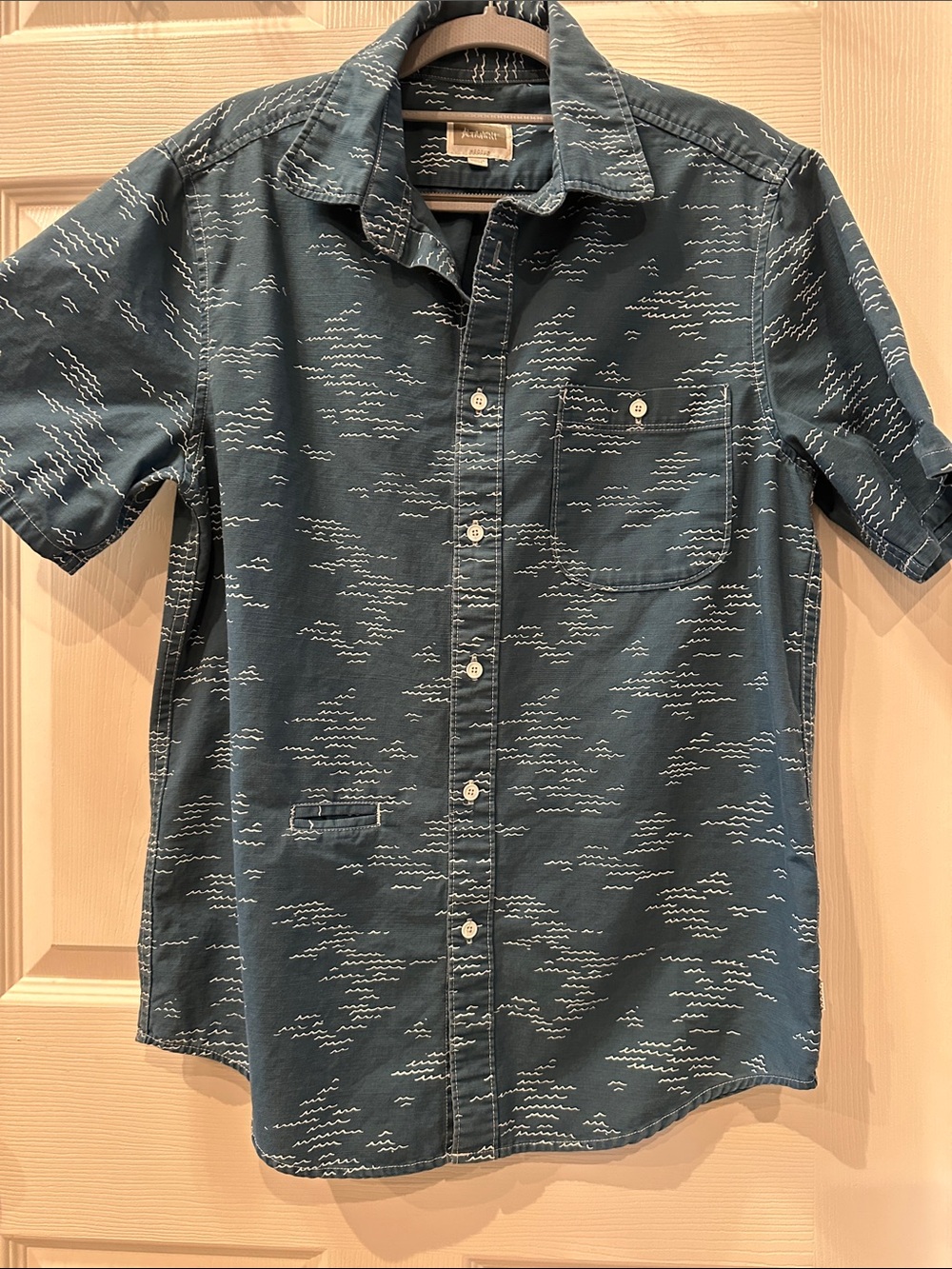 Altamont Men’s Medium Teal Wave Print Short Sleeve Button Down Shirt
